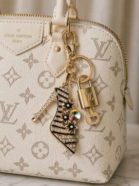 Authentic Louis Vuitton Gold Padlock 🔒 Shiny LV Key + Bag Unbranded Shoe Charm
